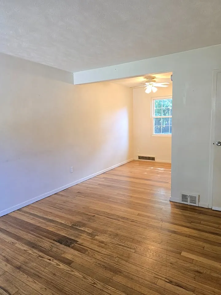2 bed, 700 sqft, $975 — Photo 4