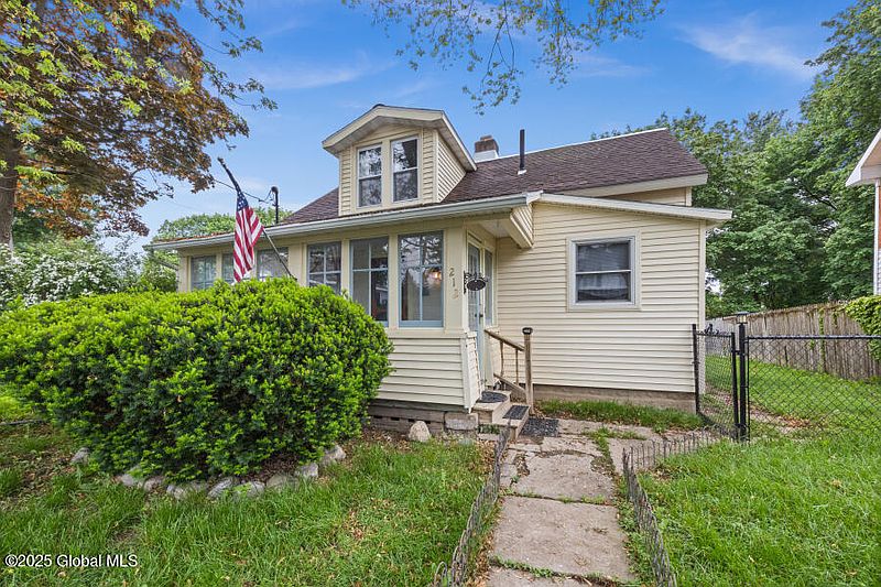 2nd image of 212 Riverside Avenue