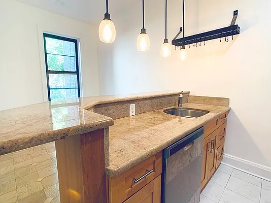 Rented by City Connections Realty | media 18