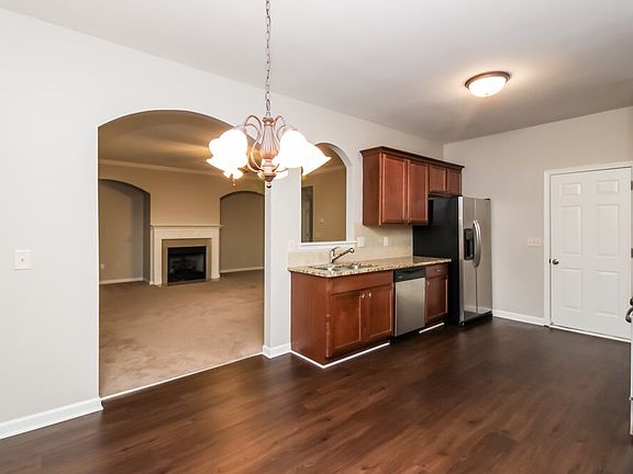 5th image of 226 Ascott Ln