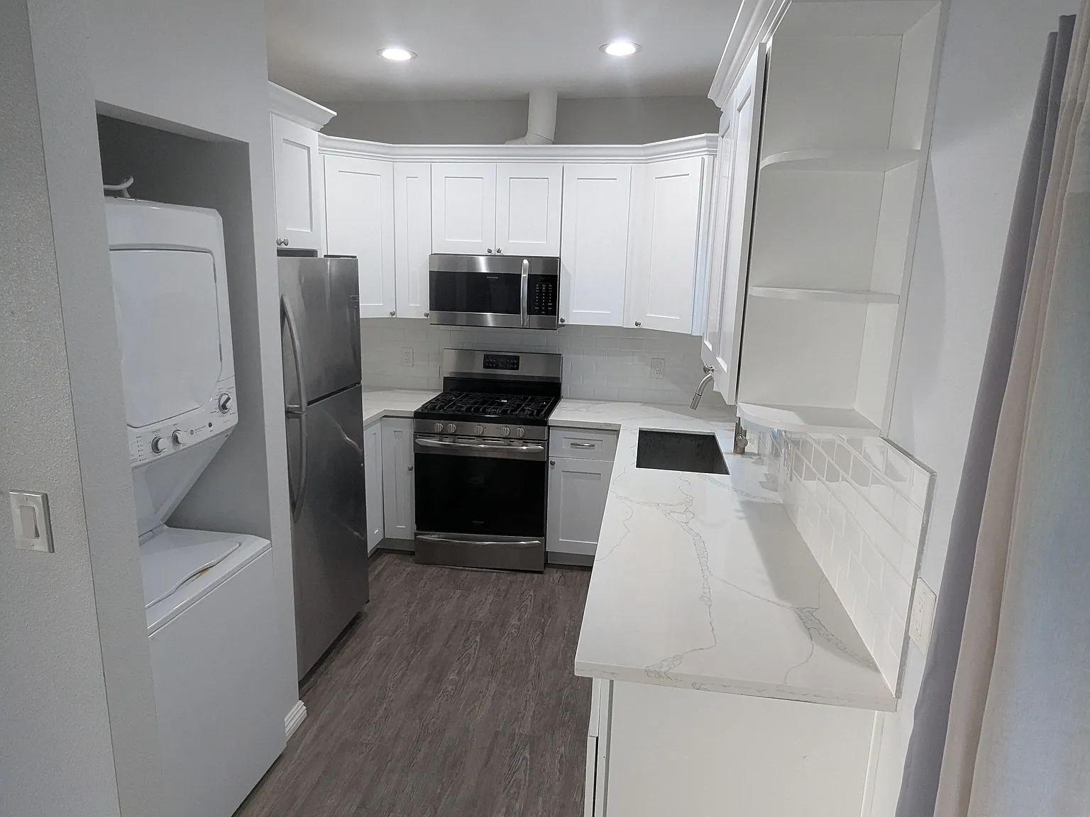Studio, 400 sqft, $1,825 — Photo 3