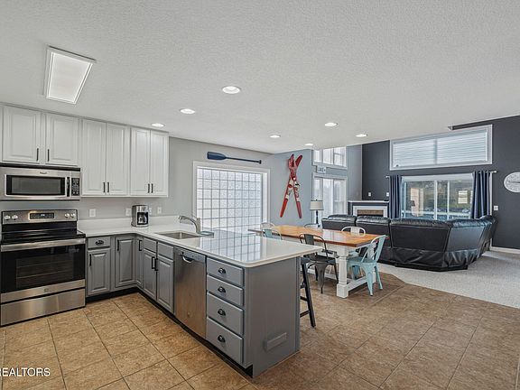 4th image of 163 N Deer Village Ln