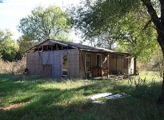 3rd image of 326 Laura Ln