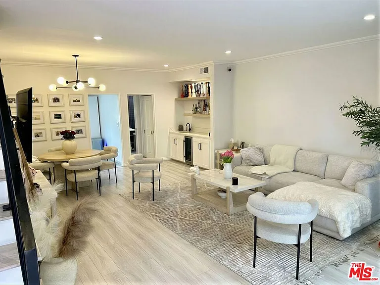 5139 Balboa Blvd #2 — Photo 1