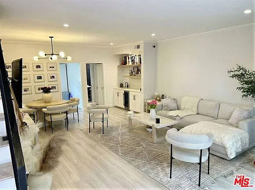 5139 Balboa Blvd #2 Photo 1