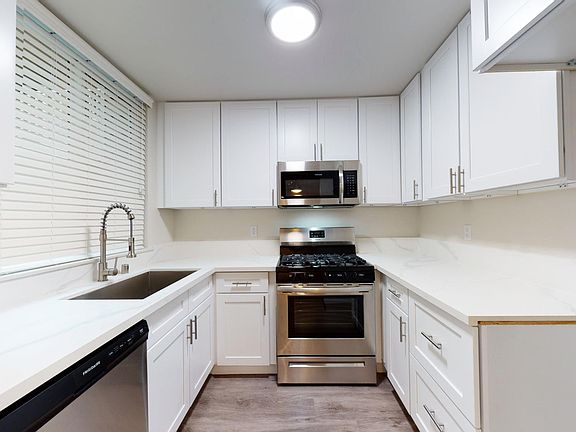 5th image of 1247 Stoner Ave #3