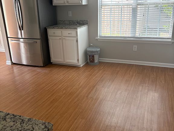 4th image of 3279 Morningdale Dr