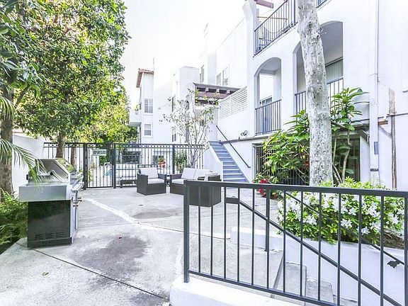 2nd image of 1031 N Crescent Heights Blvd #1