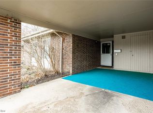 9362 Fernwood Dr #9362, Olmsted Falls, OH 44138