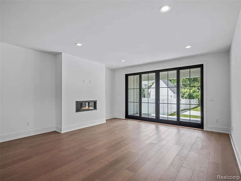 887 Redding Rd — Photo 9