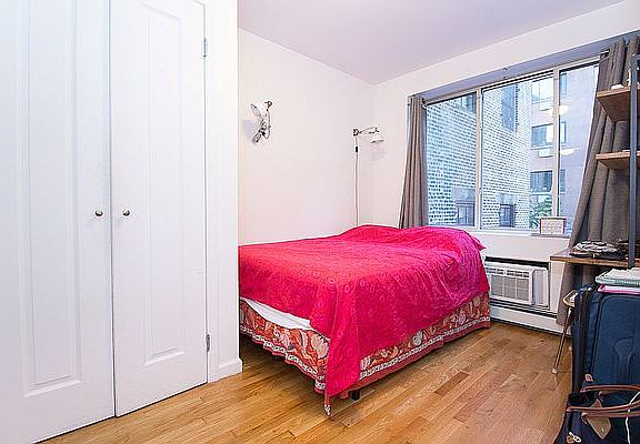 3rd image of 424 E 10th St APT 6D