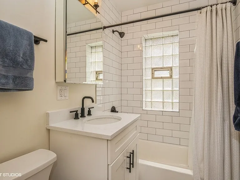 2430 W Palmer St #1 — Photo 12