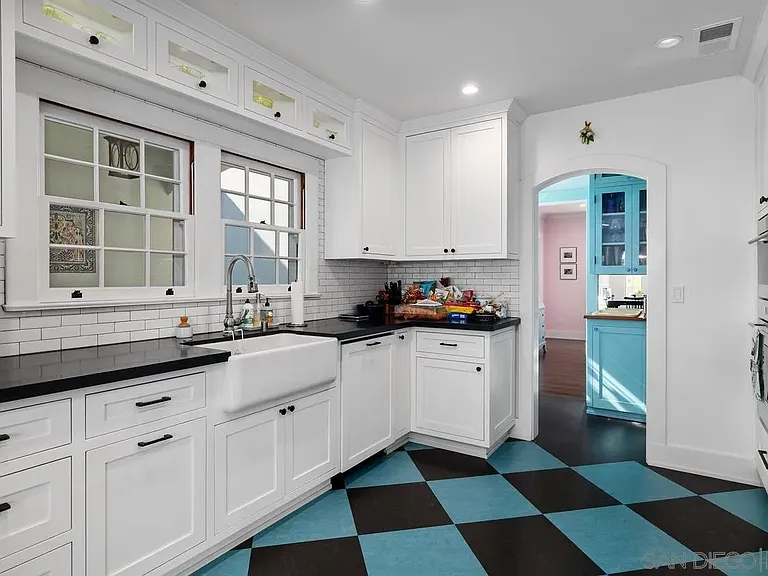 532 Marina Ave — Photo 13