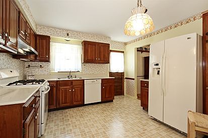 3rd image of 323 N Illinois Ave