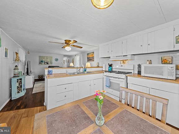 5th image of 29 Candlelight Ln