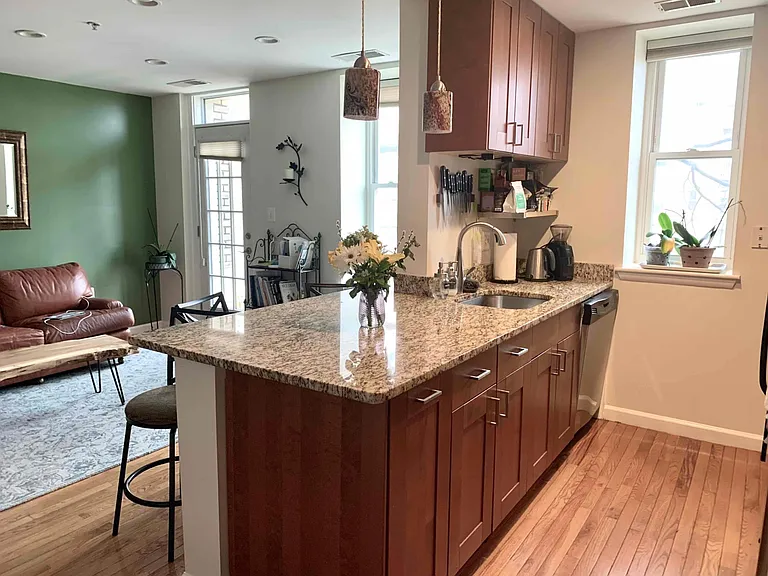 1307 Clifton St NW #22 — Photo 3