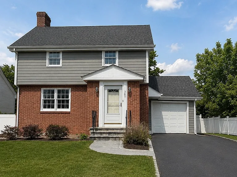 560 Old Town Rd — Photo 1