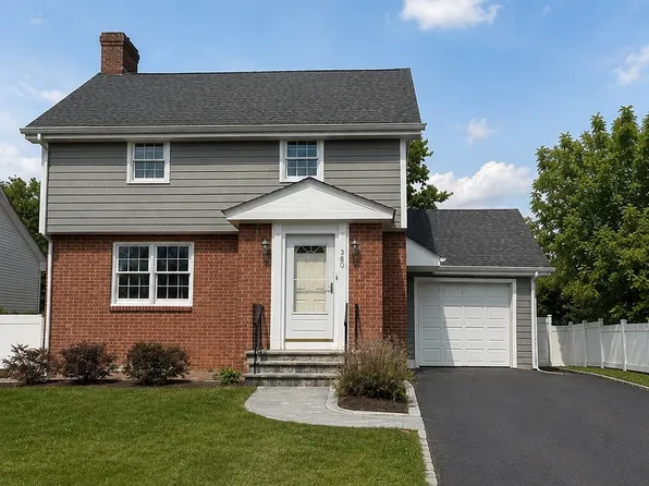 560 Old Town Rd, Trumbull, CT 06611