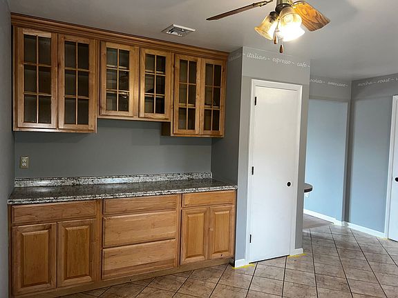 5th image of 305 Chocolate Ave