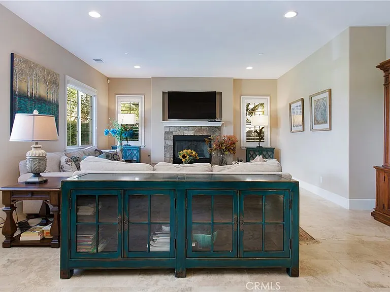 4731 Oceanridge Dr — Photo 2