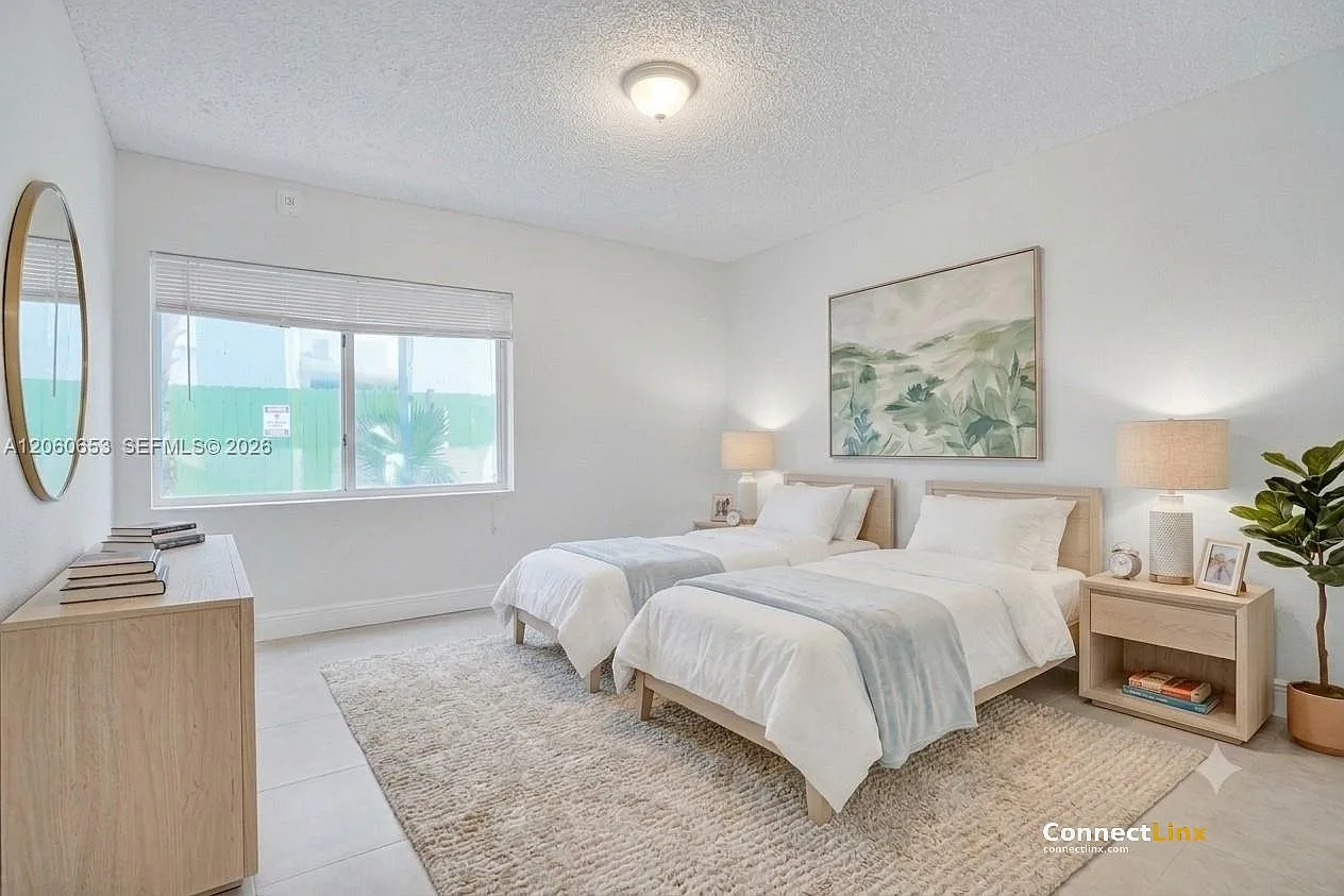 3 bed, 2.0 bath, 730 sqft, $5,500 — Photo 2