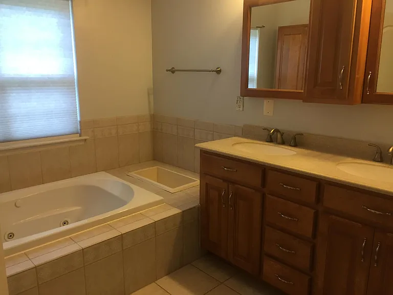 Capstone Cir — Photo 8