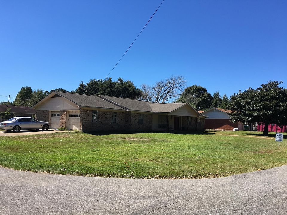 2nd image of 2422 Demaret Dr