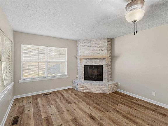 5th image of 845 Mary Lou Ct