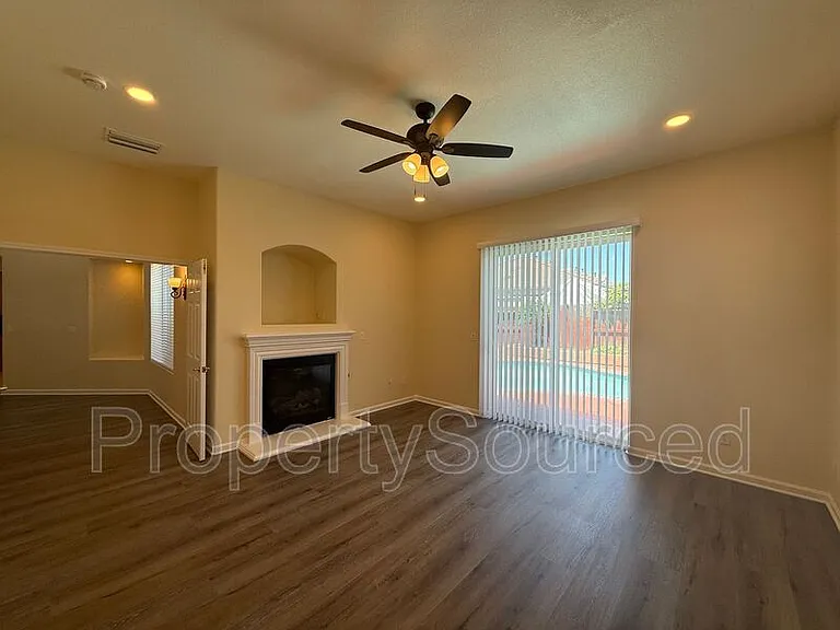 1633 Sparrowhawk St — Photo 18