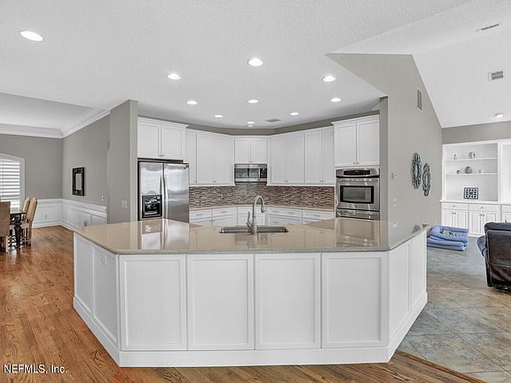 3rd image of 12684 Muirfield Blvd S
