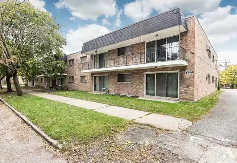 11201 S Langley Ave #2H — Photo 1