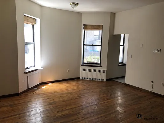 Rented by Batra Group Inc | media 35