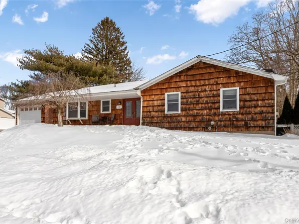 17 Meroke Lane, Rocky Point, NY 11778
