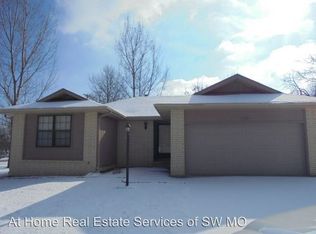2714 W Katella Ln, Springfield, MO 65807
