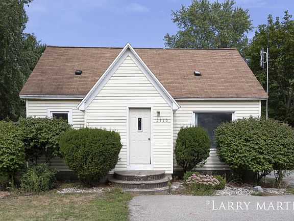 2nd image of 5773 Lake Michigan Dr
