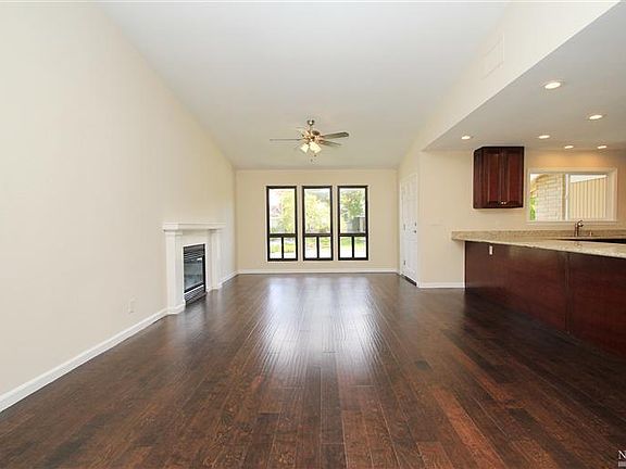 4th image of 3351 Twin Oaks Dr