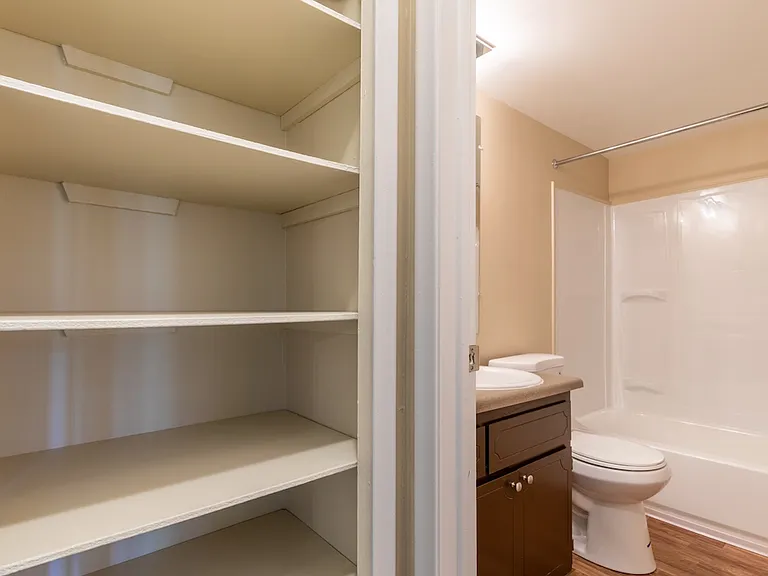 Gibraltar Pointe Apartments — Photo 15