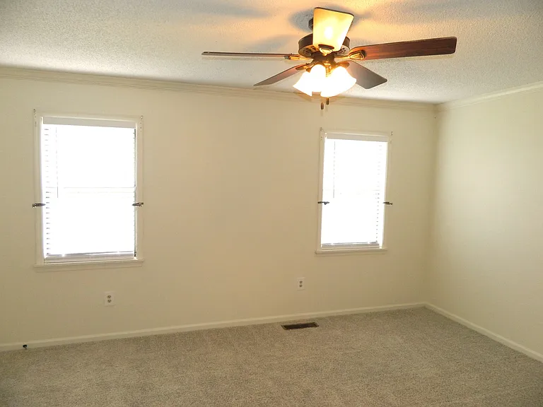 407 Folkstone Cir — Photo 18