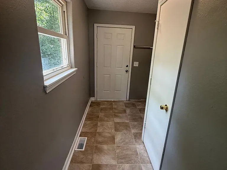 2259 N Bolivar Rd — Photo 10