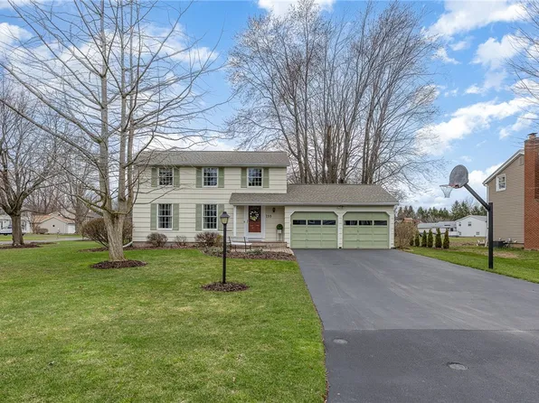 755 Saffron Ln, Webster, NY 14580