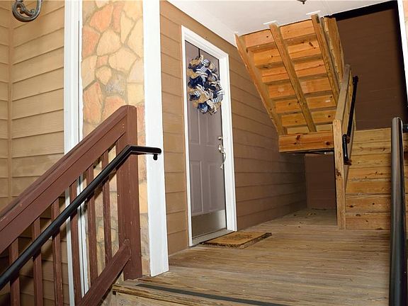 2nd image of 701 Madison Ln SE #701