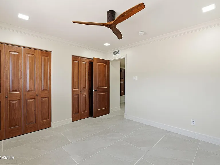 2221 E Vista Ave — Photo 24