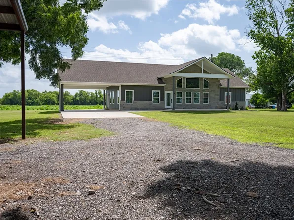 5567 Fm 50, Hearne, TX 77859