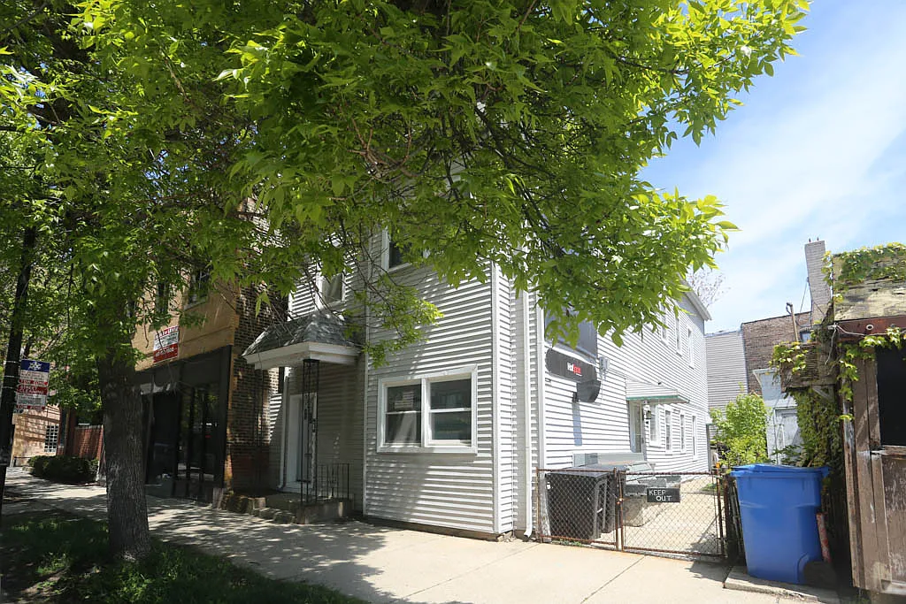 Appealing 1 Bed, 1 Bath at Ashland + Byron (Wrigleyville) — Photo 1