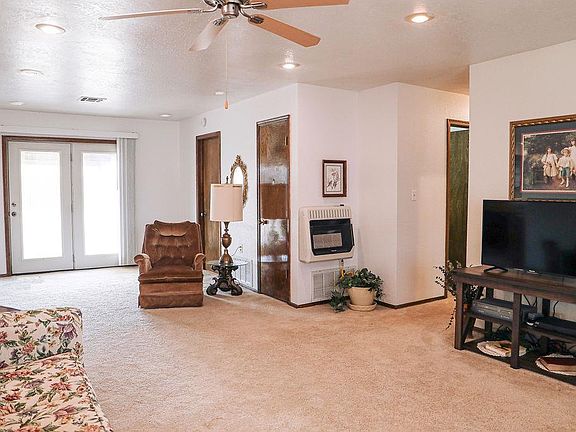 3rd image of 105 Mitchell Dr