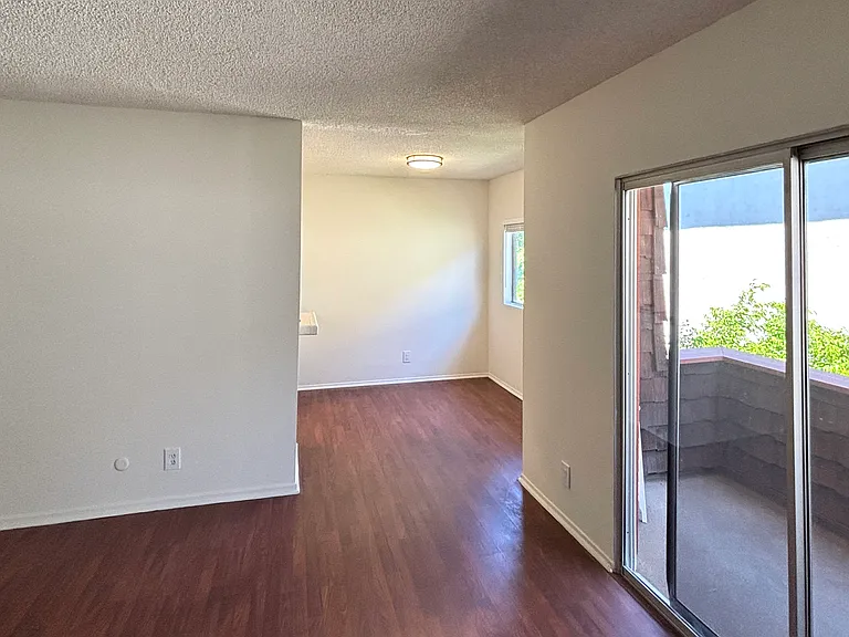 5400 Newcastle Ave #66 — Photo 2