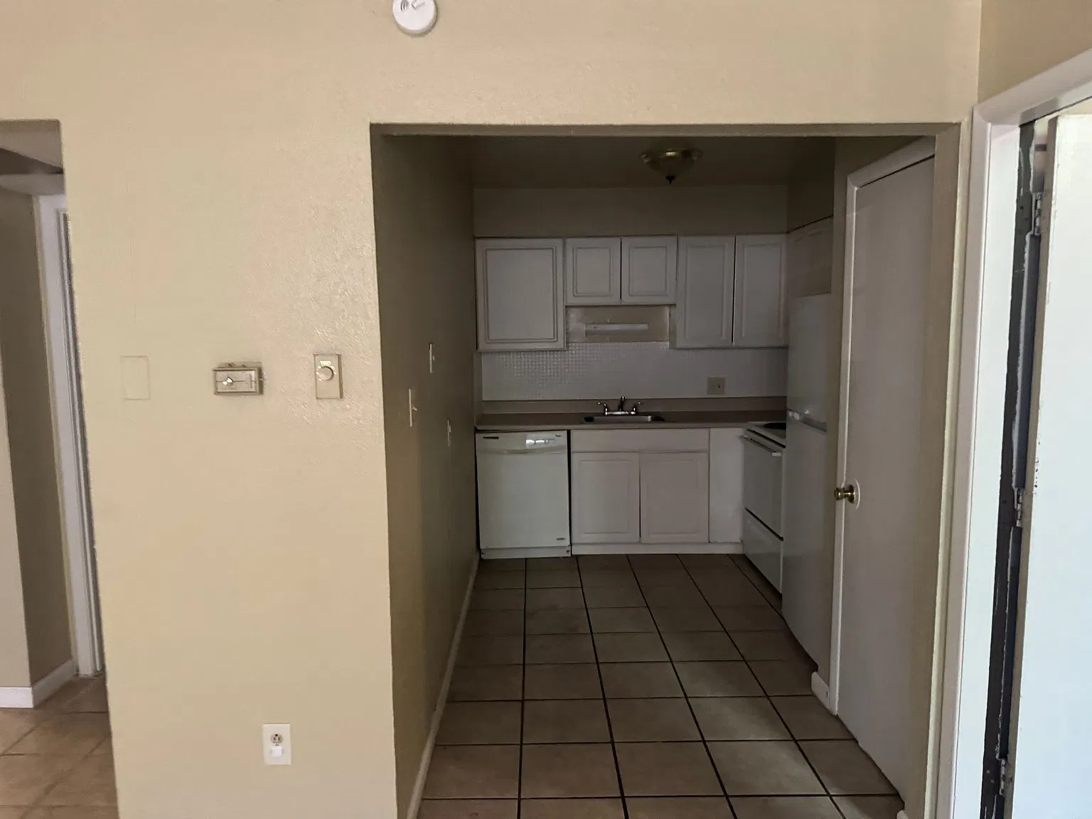 2 bed, $750 — Photo 1