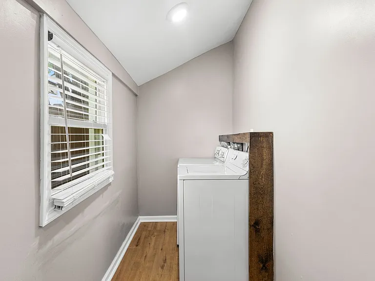 122 E Woodrow Ave — Photo 16