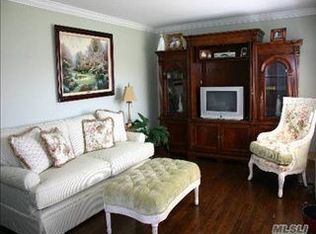 2432 Cedar St, Seaford, NY 11783