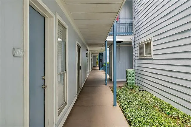 1 bed, 1.5 bath, 800 sqft, $1,350 — Photo 1